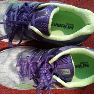 Saucony Women's Guide ISO running shoes 7 WIDE